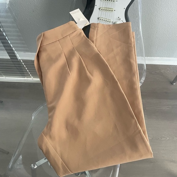 Tobi Classic Tan Women's Chinos - Picture 2 of 3